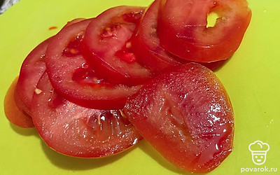 Порезать помидор.