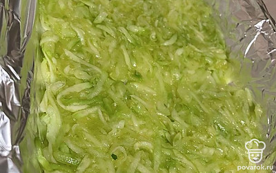 Выкладывать запеканку слоями - 1 кабачок.