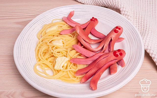Сосиски-осьминожки со спагетти — Рецепт с фото
