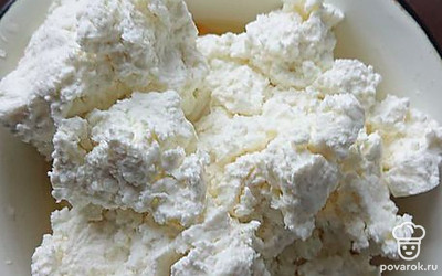 Добавить муку. Перемешать. 