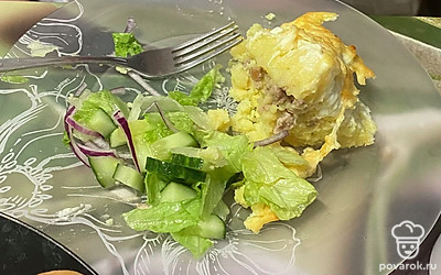 Подавать с легким овощным салатом.