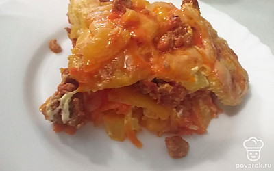 Запеканку разрезать порционно и подавать горячей. Приятного аппетита. 