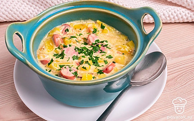 Добавьте в блюдо воды. Накройте крышкой и поместите в духовку еще на 10-15 минут. Время приготовления полностью зависит от вашей духовки.