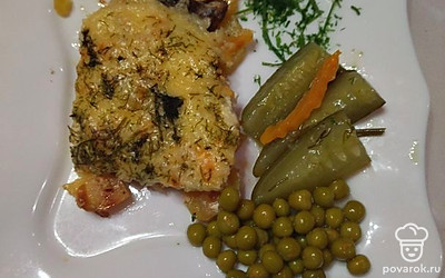 Подавать с солеными огурчиками. 