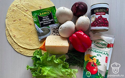 Помойте овощи, очистите лук от шелухи. Отмерьте нужное количество специй.