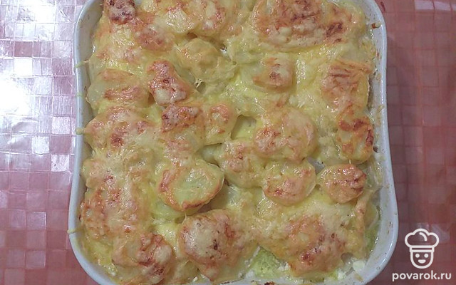 Нежная картофельная запеканка с фаршем в сметанном соусе под сыром — Рецепт с фото