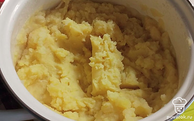 Приготовить картофельное пюре.
