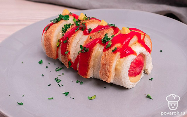 Сосиски в хлебе для тостов — Рецепт с фото