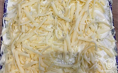 Добавить сыр, запекать 20 минут.