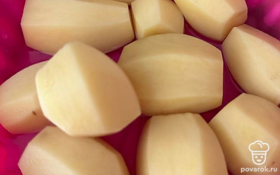 Картошку почистить.