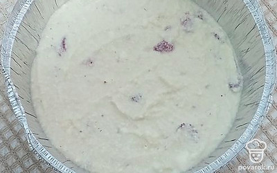 Переложить в форму и поставить в разогретую до 180 градусов духовку минут на 30-40.