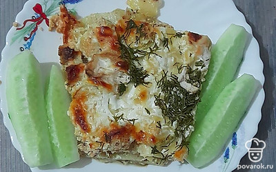 Подавать с зеленью и свежими овощами.