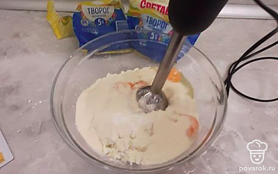 Смешать все ингредиенты и пробить блендером до однородного состояния.