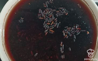 Дикий рис обязательно замачиваем на ночь, чтобы быстрее сварился.