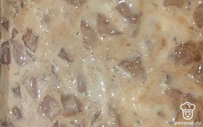 Посыпать тертым сыром и подержать еще 5 минут. 