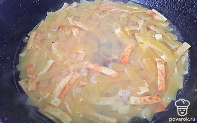 Добавьте кипяток. 