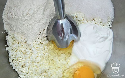 Пробейте до однородной консистенции погружным блендером.