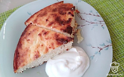 Подавайте блюдо чуть остывшим, со сметаной. Приятного аппетита!