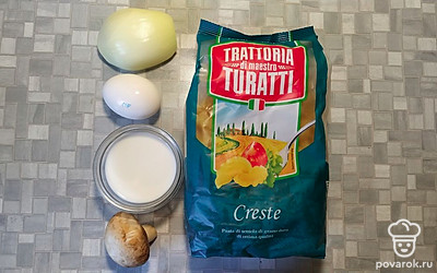 Лук почистите.