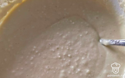 Добавьте сахар и снова все перемешайте.