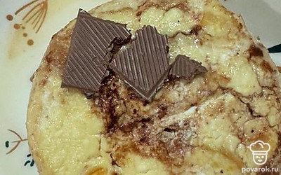 Сверху можно украсить шоколадом.