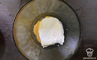 Добавьте яйцо.