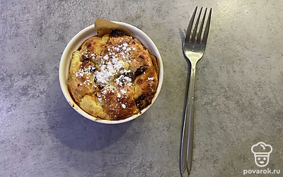 Перед подачей посыпьте сахарной пудрой.