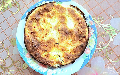 Готовую творожную запеканку подавайте к чаю.