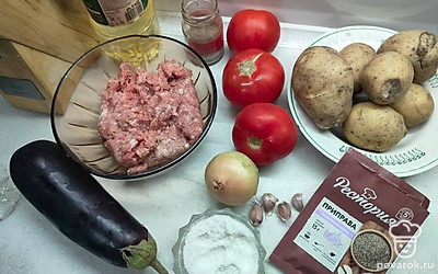 Подготовьте все ингредиенты. Фарш предварительно разморозьте. 