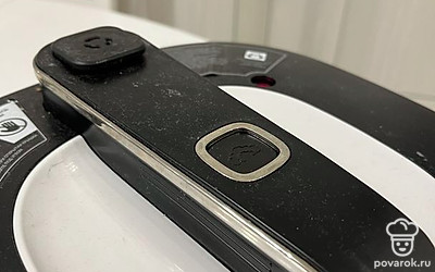 На крышке мультиварки-скороварки откройте клапан. Вставьте чашу в мультиварку-скороварку и закройте крышку. Установите режим «выпечка» на 40 минут.