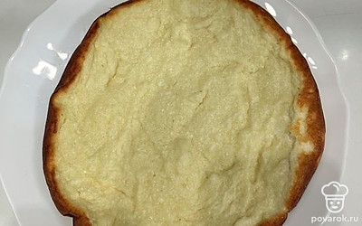 Переложите запеканку на тарелку. 