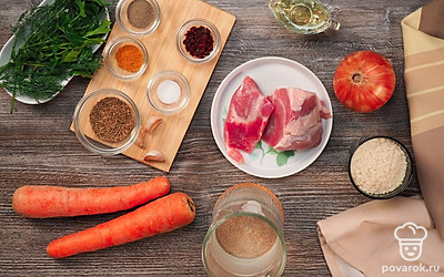 Несмотря на то, что плов не относится к рецептам правильного питания, его можно сделать более диетическим. Для этого жирную свинину замените на более постное мясо — индейку, курицу или говядину без жировой прослойки.