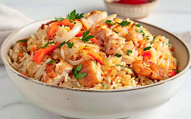 Ароматный плов в жаровне с курицей — Рецепт с фото