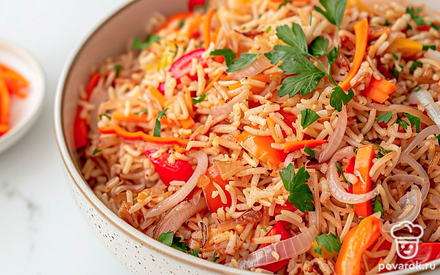 Постный плов с сочными овощами и зеленью — Рецепт с фото