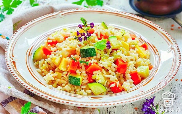 Яркий овощной плов с кабачками — Рецепт с фото