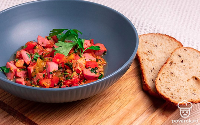 Сосиски с помидорами — Рецепт с фото