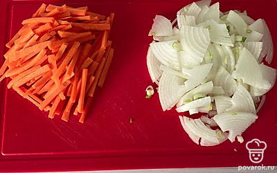 Овощи почистить и нарезать. 
