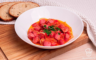 Тушите на медленном огне, постоянно помешивая. Пока овощи не будут готовы.