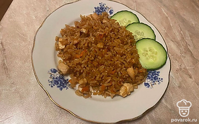 Подавайте со свежими овощами. К примеру, с огурчиком.