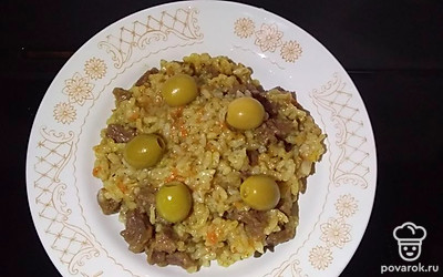 При подаче украсить оливками.