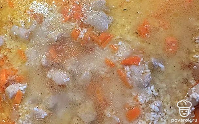 Заливаем холодной водой. Варим на медленном огне в течение 20 минут под крышкой.