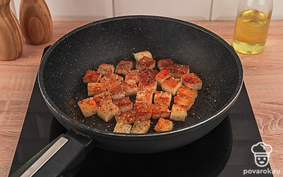 Сделайте гренки еще вкуснее! Добавьте приправы тако, сушеный базилик, паприку, соль и черный молотый перец по вкусу.