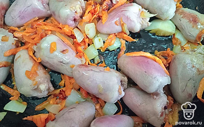 Обжарьте, помешивая, еще 5 минут.