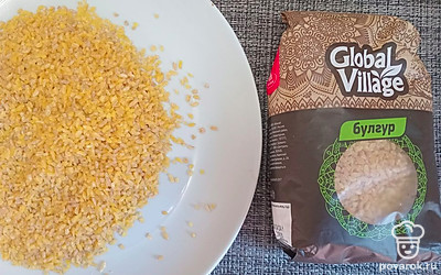 Добавьте промытый булгур.