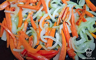 Обжарьте, помешивая, 3 минуты.