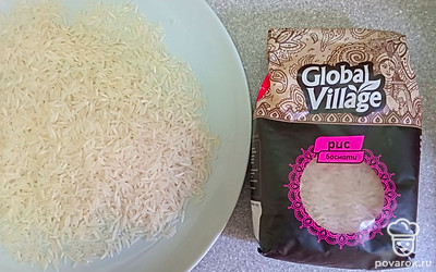 Добавьте промытый рис басмати.