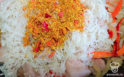 Всыпьте приправу.