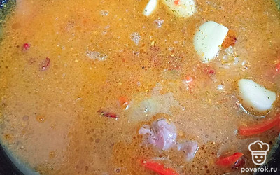 Влейте воду.