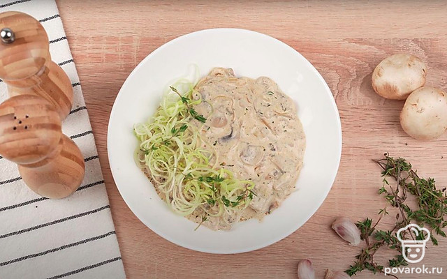 Шампиньоны в сливках — Рецепт с фото