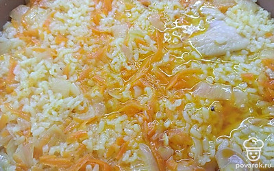 Когда режим в мультиварке отключится, немного подождите, чтобы пар в мультиварке немного осел.